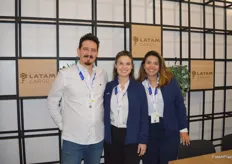 Gabriel Barahona, Viviana González y Karen Moraes, de Latam Cargo.